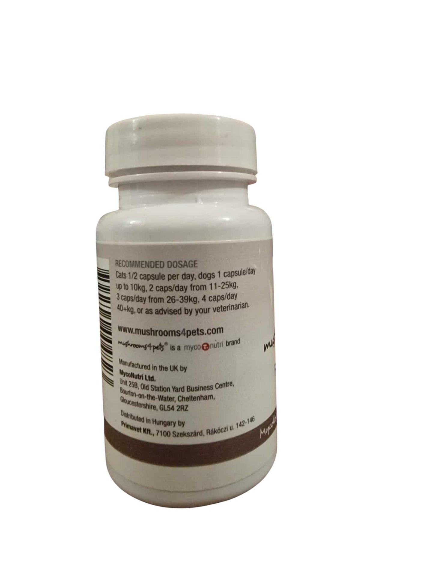 Back label of the mushrooms4pets Reishi Flex bottle showing clear, weight-based daily dosage instructions for cats and dogs. The label confirms it is manufactured in the UK by MycoNutri Ltd to strict quality standards