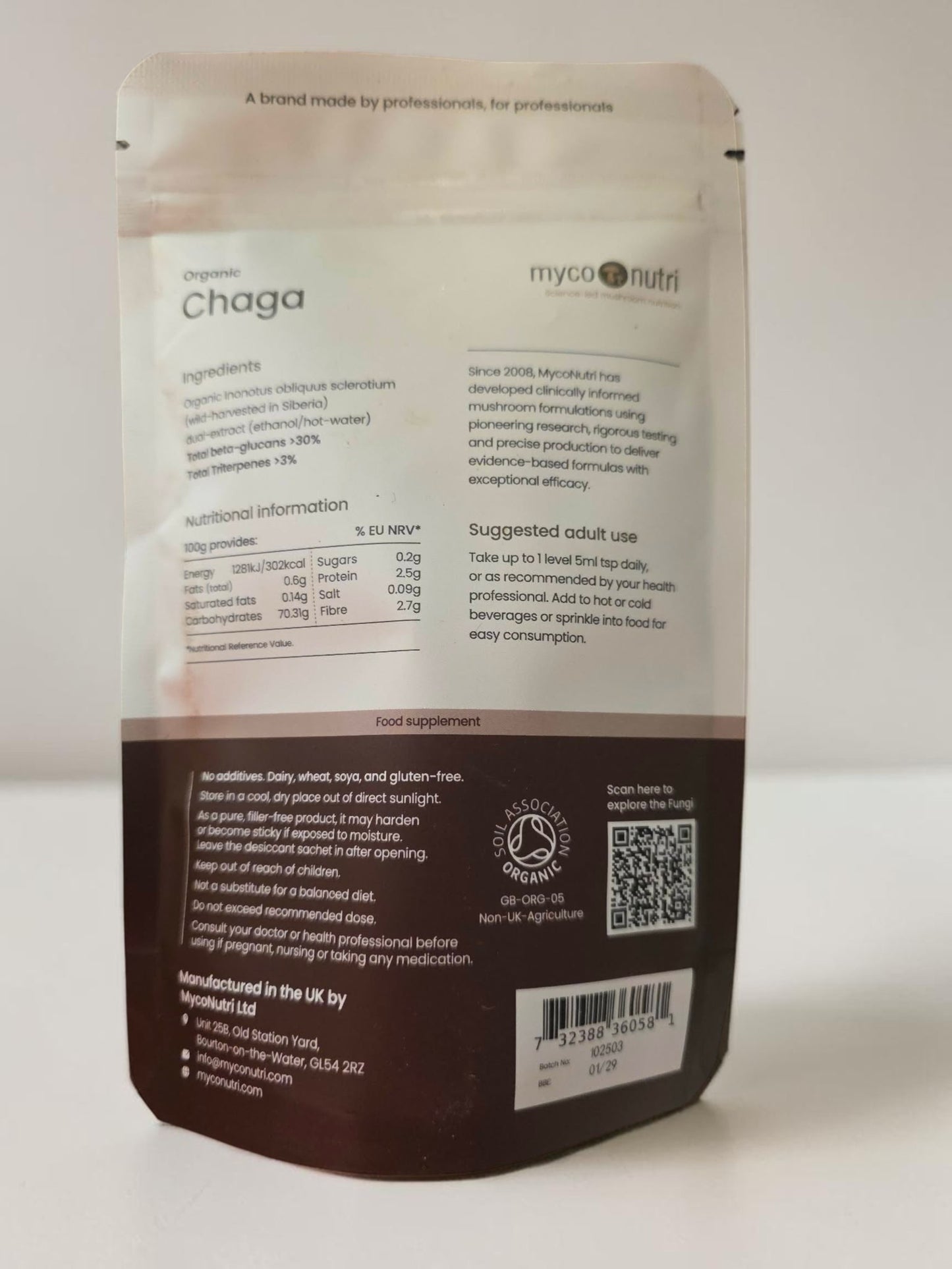 Complete supplement facts and ingredients panel on the back of the MycoNutri Organic Chaga 100g powder pouch. The label guarantees precise clinical yields of >30% total beta-glucans and >3% total triterpenes, while displaying the Soil Association Organic certification and daily dosage instructions