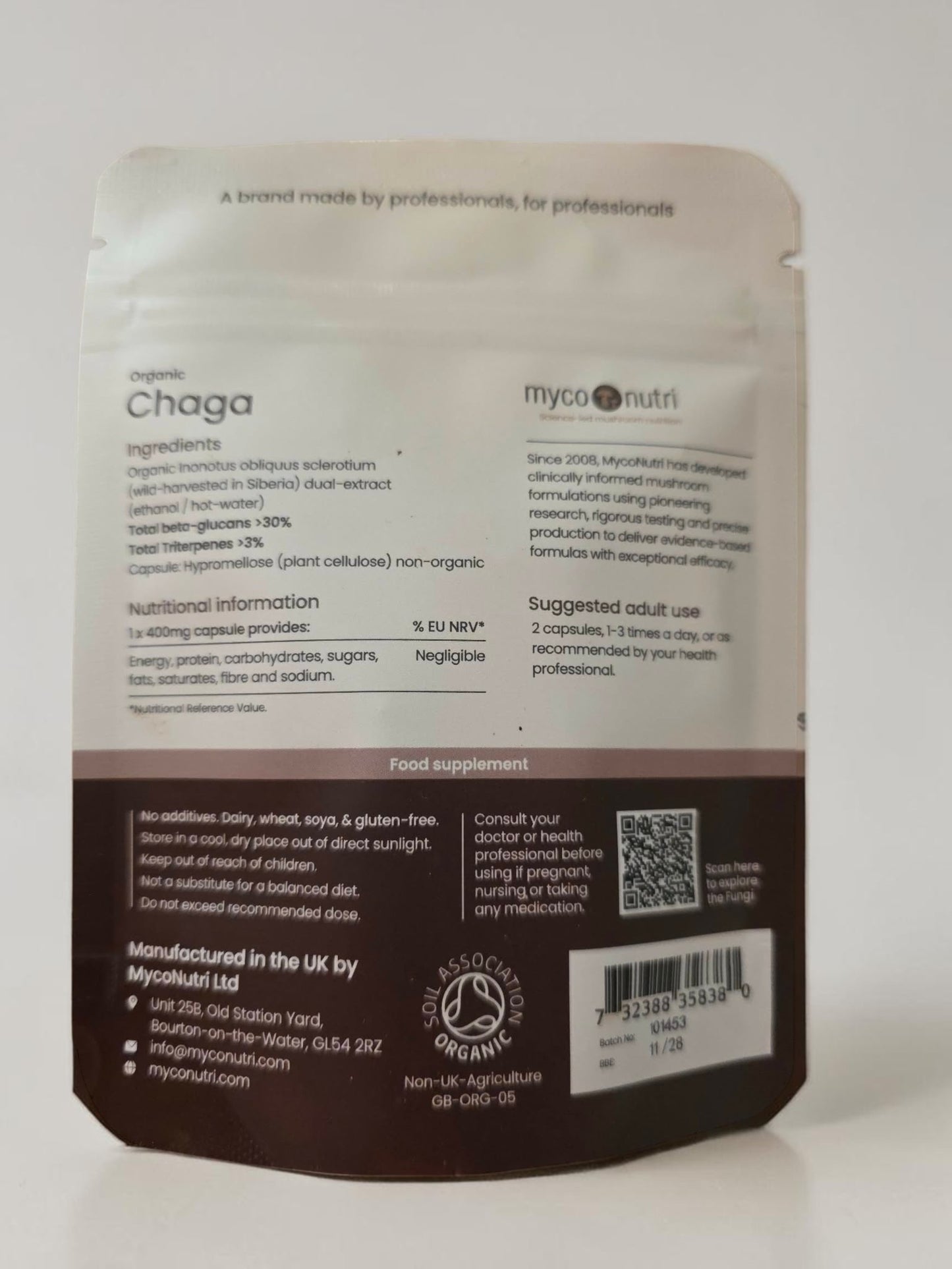 Detailed ingredients list and supplement facts panel on the back of the MycoNutri Organic Chaga 60 capsules pouch, confirming the 14-16:1 extraction ratio, the hypromellose plant cellulose capsule shell, and strict allergen-free status