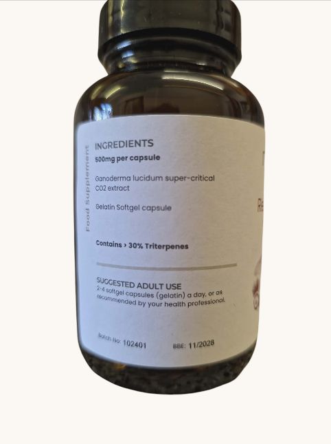 The detailed ingredients panel of MycoNutri Reishi Spore Oil, confirming the use of supercritical CO2 extraction on Ganoderma lucidum spores and the gelatine softgel capsule form, which contains >30% triterpenes