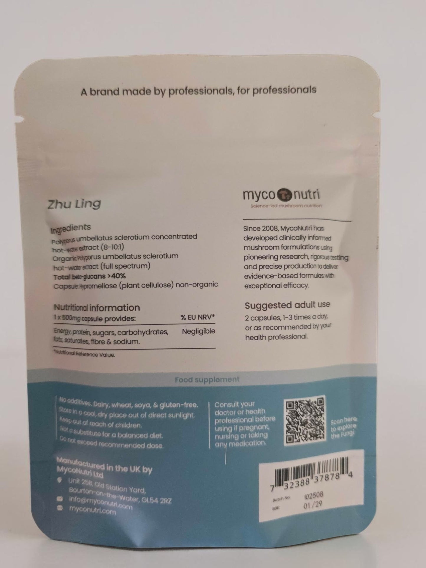 Detailed ingredients list and supplement facts panel on the back of the MycoNutri Zhu Ling 60 capsules pouch, confirming the dual-extract 50/50 formulation, the >40% beta-glucans guarantee, the plant cellulose capsule shell, and precise daily dosage instructions